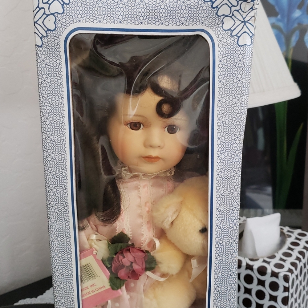 Genuine Porcelain Ashley Belle Collectable Keepsake Doll